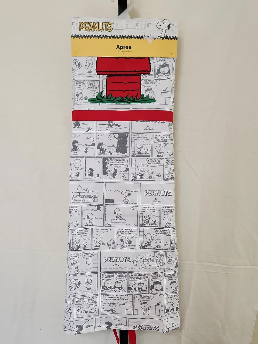 New Peanuts Comic Strip Apron with Snoooy Red house and Green Grass Accents